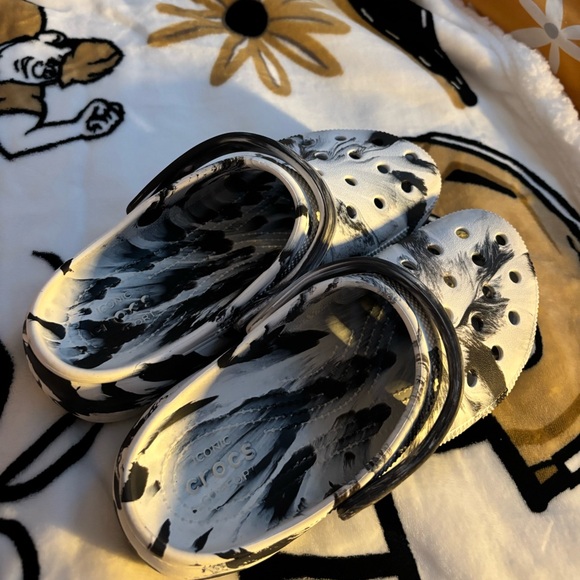 Marble high top CROCS size 9 women - Picture 3 of 5